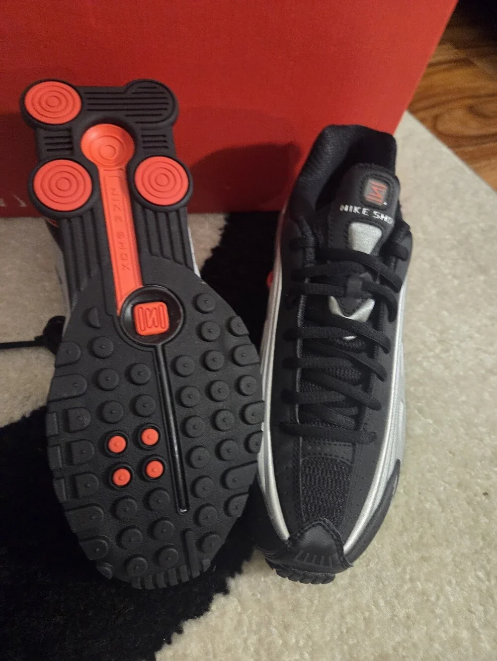 NIKE SHOX R4 SZ 7.5W